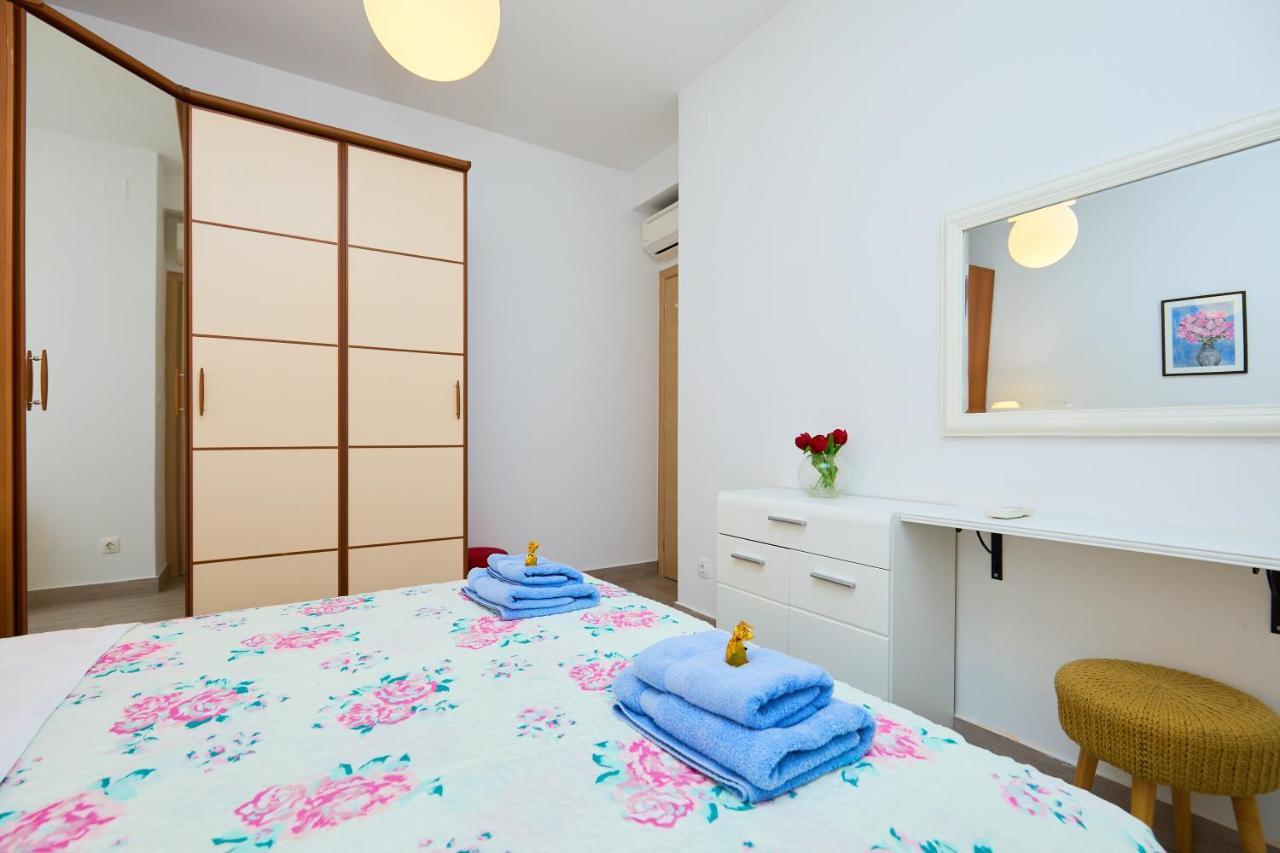 Laurus Apartment *