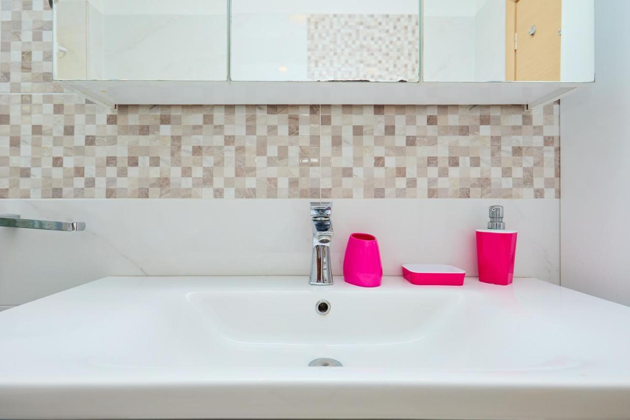Laurus Apartment *